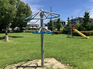 六反町児童公園のぶら下がり健康遊具の写真