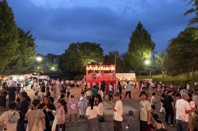 若松町納涼盆踊り大会の画像です。