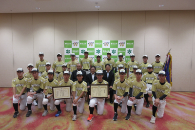 表敬訪問：東松山ベースボールクラブの画像です。