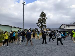 ラジオ体操をして出発