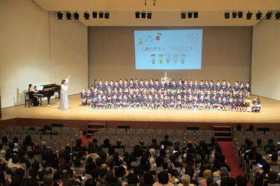  認定こども園松山聖ルカ幼稚園　創立100周年記念式典の画像です。