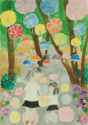 空に咲く色とりどりのアンブレラ　遠藤果歩さん