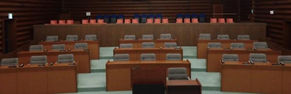 議場の議員席