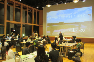 東松島市×東松山市中学生交流in大東文化大学 開校式の画像です。