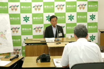 定例記者会見の画像です。
