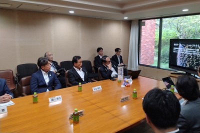 知事のふれあい訪問の画像です。
