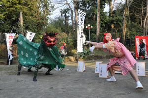 夢灯路と大曲浜の獅子舞の写真