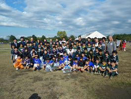 東松島市のサッカー少年団との交流試合の写真1