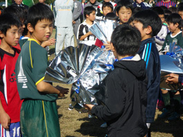 東松島市のサッカー少年団との交流試合の写真2
