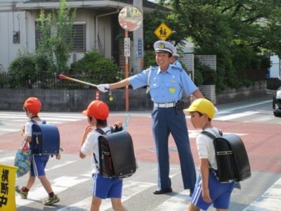 交通指導員立哨風景の写真