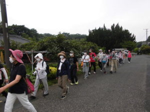 根古屋地区を行く