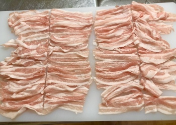 豚バラ肉を食べやすい大きさにカットした画像