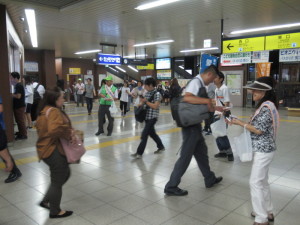 高坂駅声かけ活動