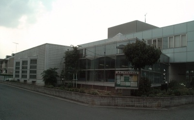 高坂図書館の外観の写真