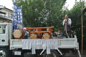 祭ばやしの演奏の画像