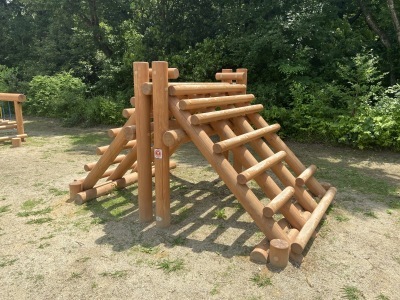 ゆすらうめ公園の木製遊具の画像2
