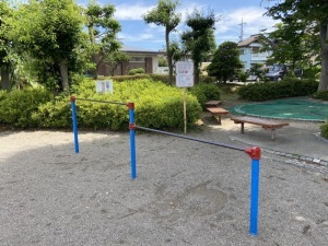 殿山北公園の鉄棒