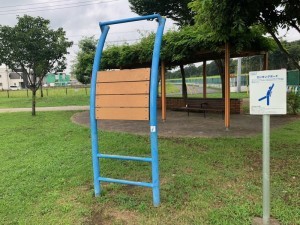 健康遊具 ぶら下がり_川風公園