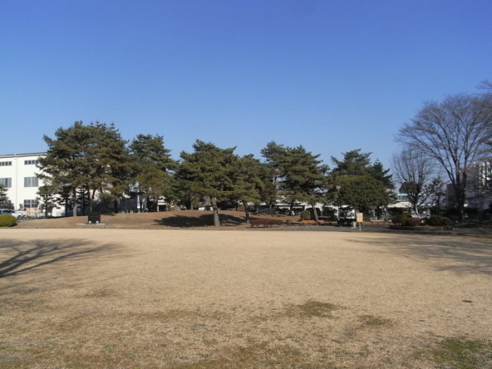 新郷公園正面