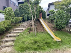 松本町一丁目街区公園のすべり台