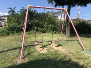 石橋団地子供広場のブランコ