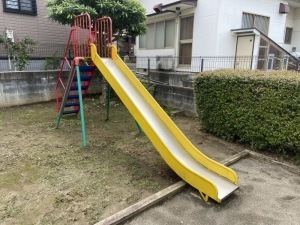 若松町一丁目街区公園のすべり台