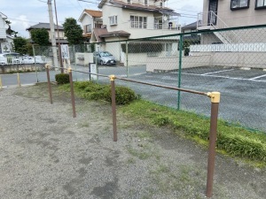 若松町二丁目児童公園の鉄棒
