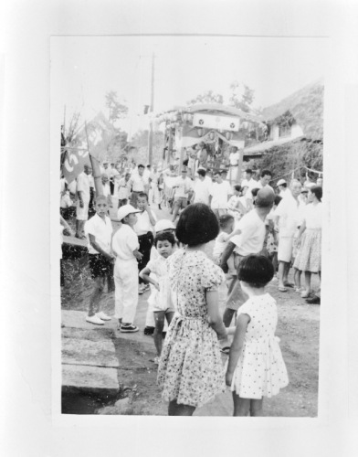 1954年、合併祝賀行列の様子の写真