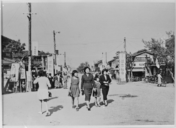 1955年の東松山駅前広場の様子