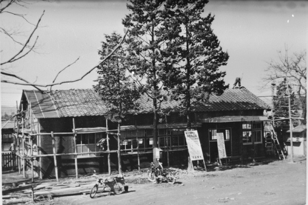 1960年の高坂駅舎の写真