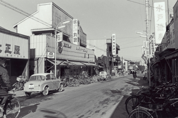 1963年のぼたん通り商店街の写真