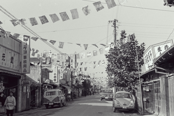 1964年のまるひろ通りの写真