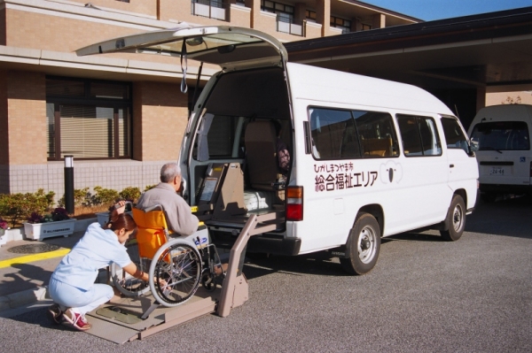 2000年の総合福祉エリア送迎風景の様子