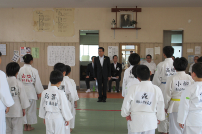 第49回東松山市少年少女柔道大会開会式の画像です。