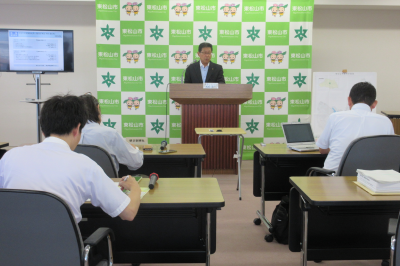 定例記者会見の画像です。