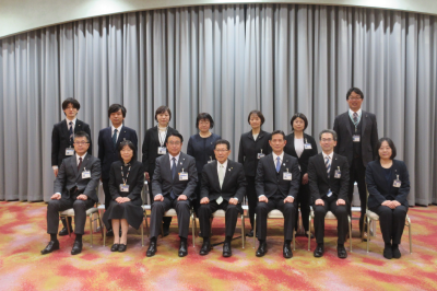 市職員退職辞令交付式の画像です。
