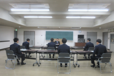 比企広域消防本部新規採用職員管理者講話の画像です。