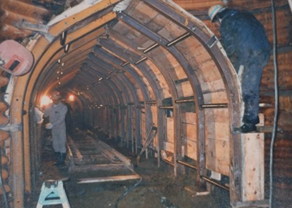 昭和62年松本町下水道管工事トンネル写真