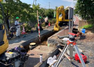 殿山町下水道管工事掘削写真