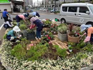 東松山駅西口花壇