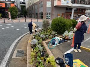 東松山駅東口花壇