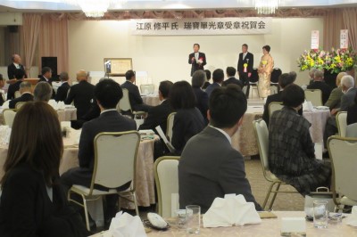 元東松山消防団副団長江原修平氏瑞宝単光章(令和6年秋の叙勲)受章祝賀会の画像です。