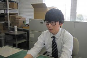 契約検査課佐藤