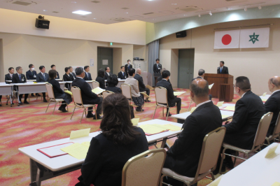 学校職員退職者感謝状贈呈式の写真です。