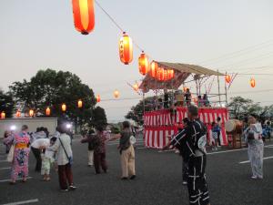 盆踊りの様子